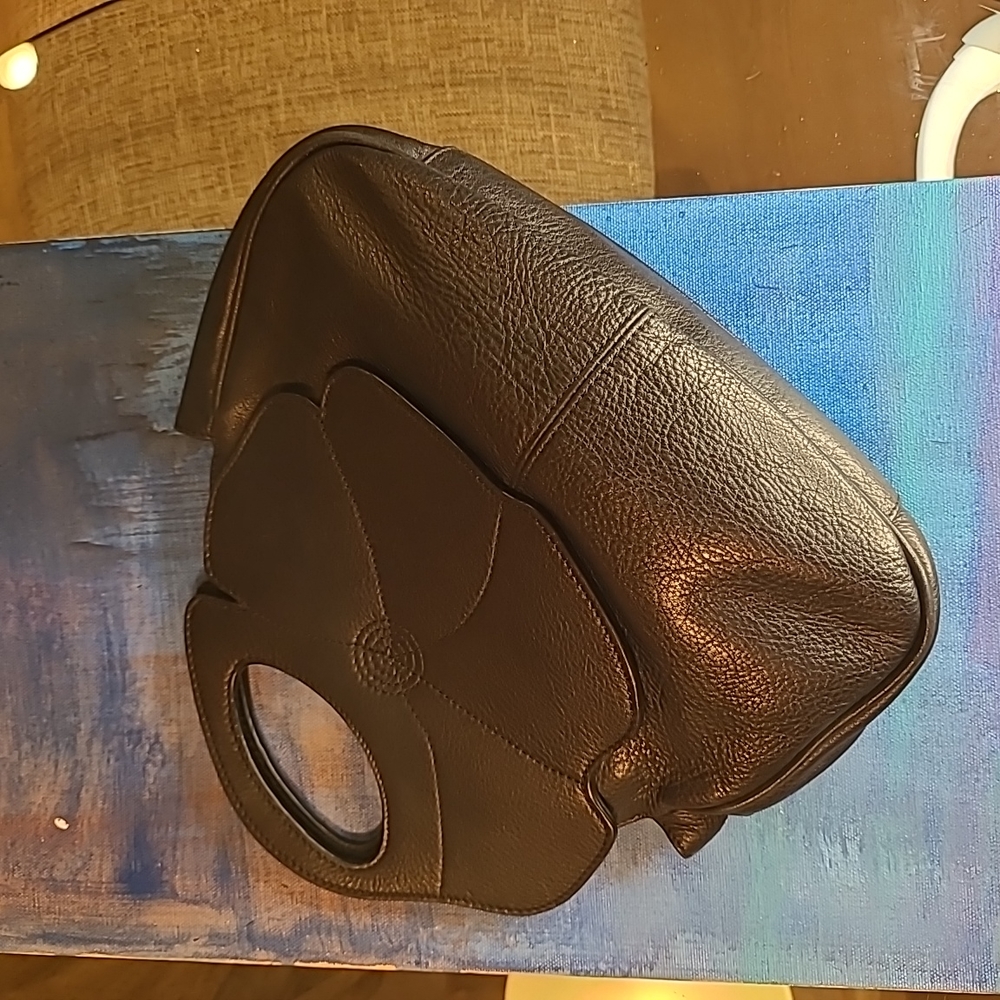 Paige novick black leather floral handles purse excellent